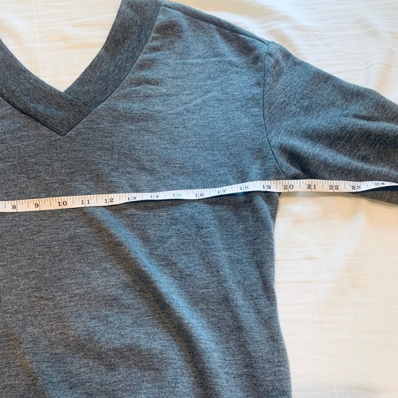 🛍 2/$25 Vero Moda V-Neck Sweater - Picture 4 of 8